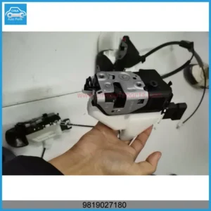 Peugeot Citroen DS CITROEN C Front Right Door Lock OEM 9819027180
