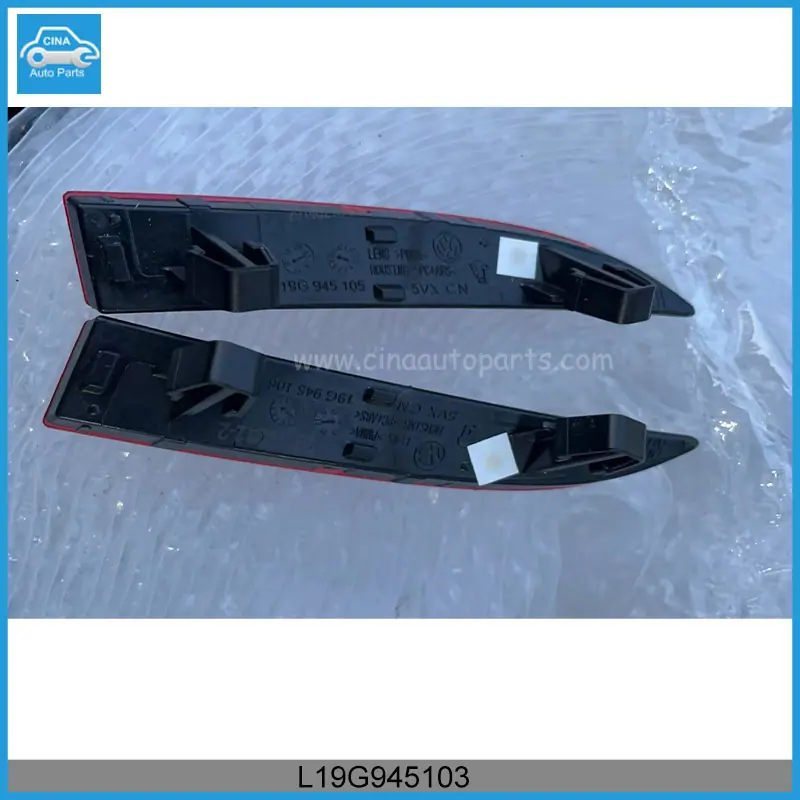 volkswagen id 4 car reflector L19G945103